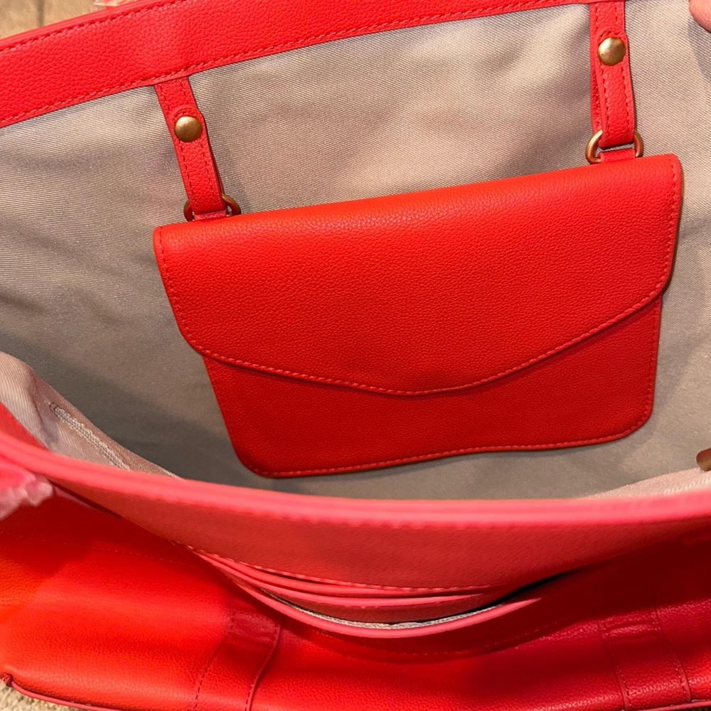 Thirty-One Signature Tote. Pattern Coastal Red - Picture 9 of 15
